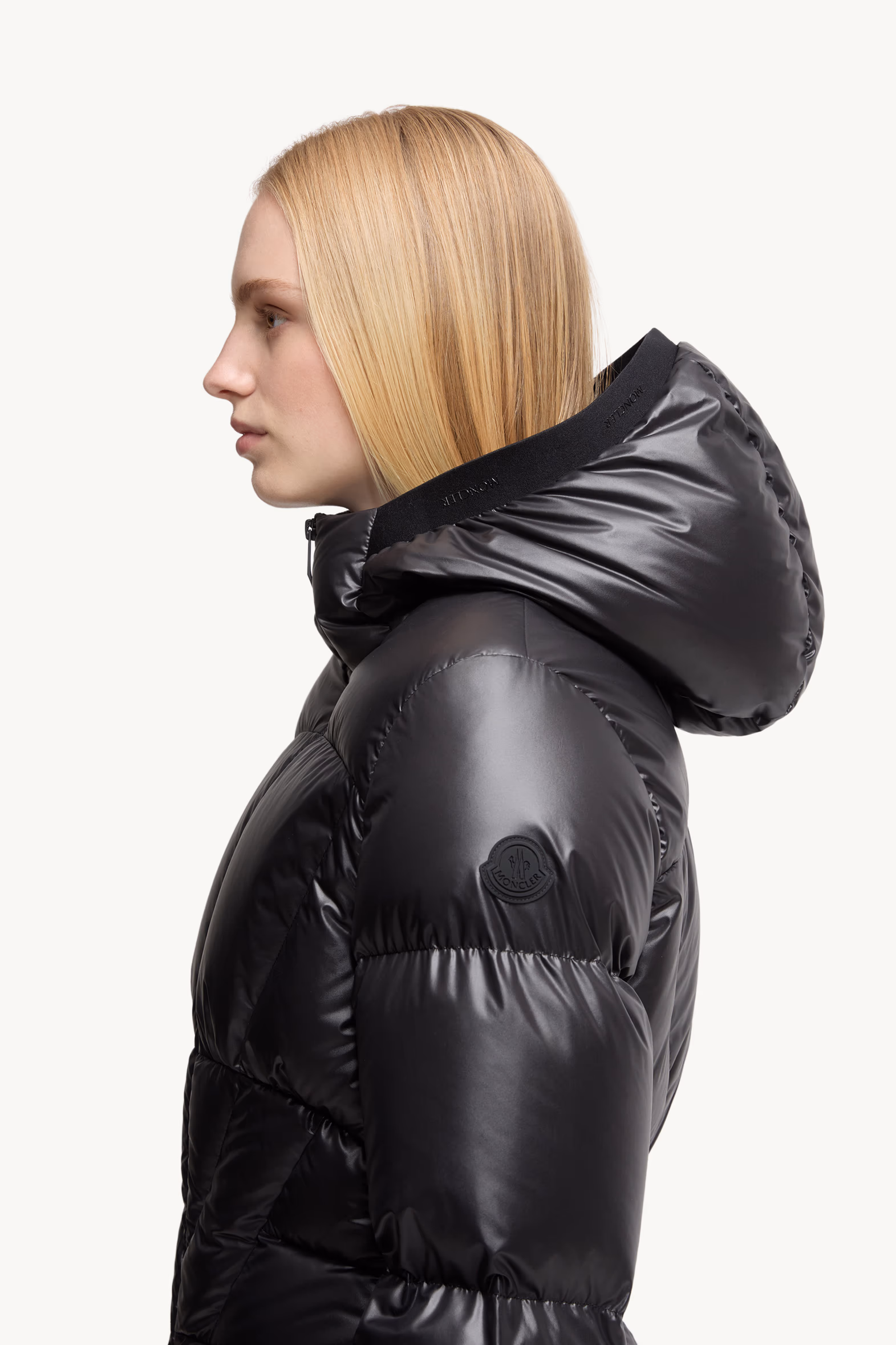 Doudoune courte à capuche et matelassage géométrique Wineck Femmes Noir Moncler 4